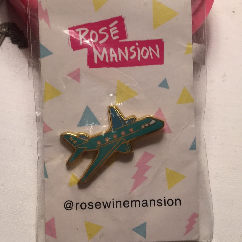 *NEW IN PACKAGING* ROSÉ MANSION PIN